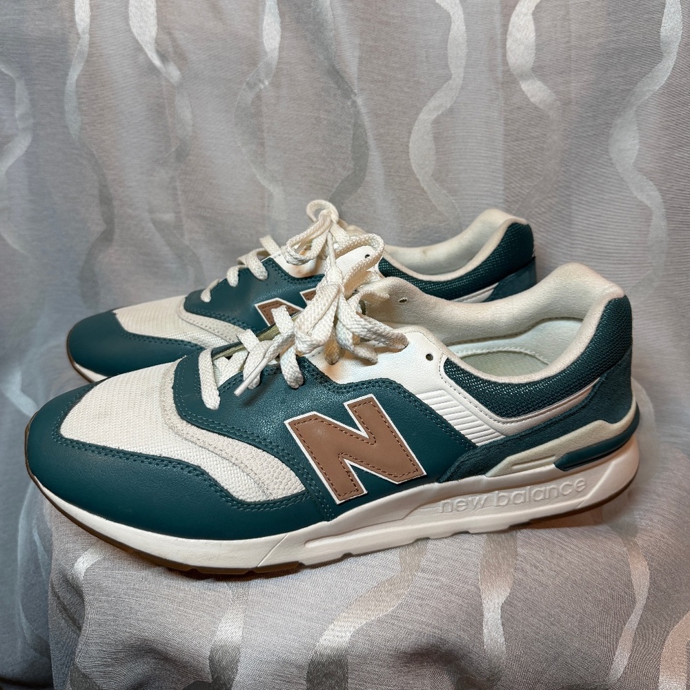 New Balance 997H white and teal suede running shoe